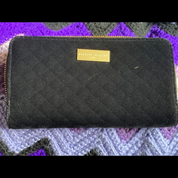 Black Velvet Adrienn Vittadini Studio wallet - Picture 2 of 5